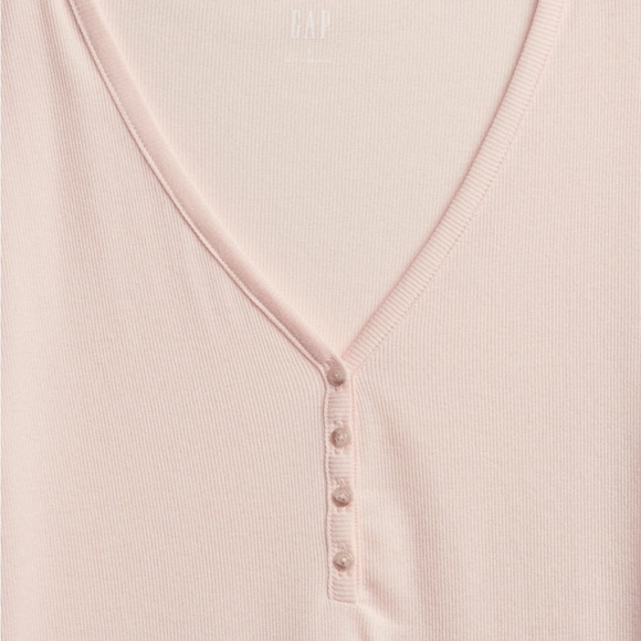 NWT GAP Ribbed Henley T-Shirt Color: Fading Peach Pink Large - Picture 2 of 3